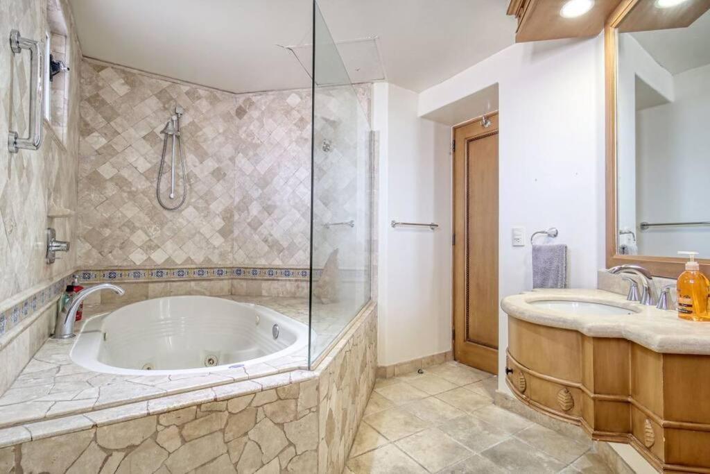 Oceanfront Penthouse, 2 Masters, 2 Baths, Kitchen! Apartment Cabo San Lucas Ngoại thất bức ảnh